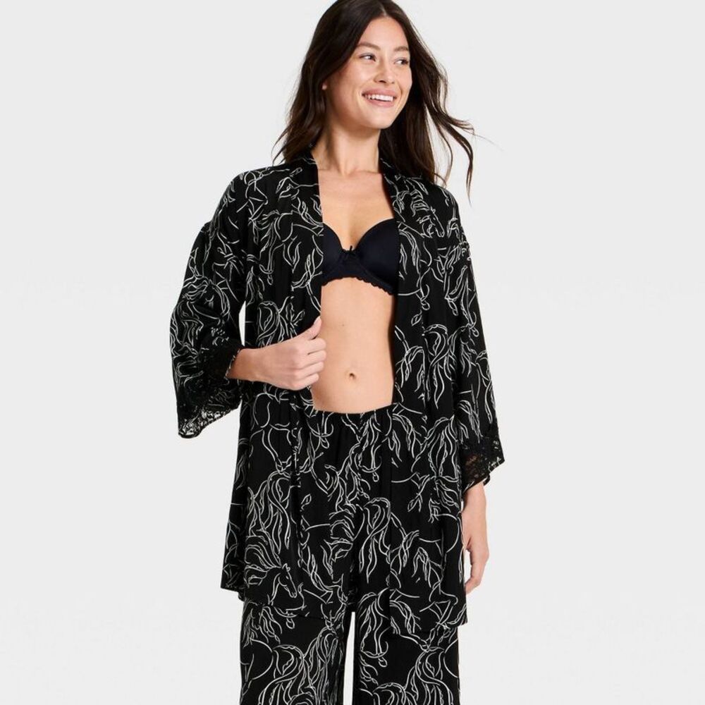 Women's Short Satin Robe - Auden Black XS/S - Picture 3 of 4